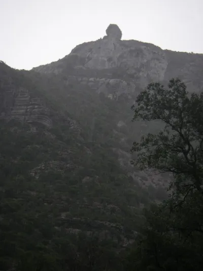 Juste grandiose vu d'en bas et au coeur du canyon.